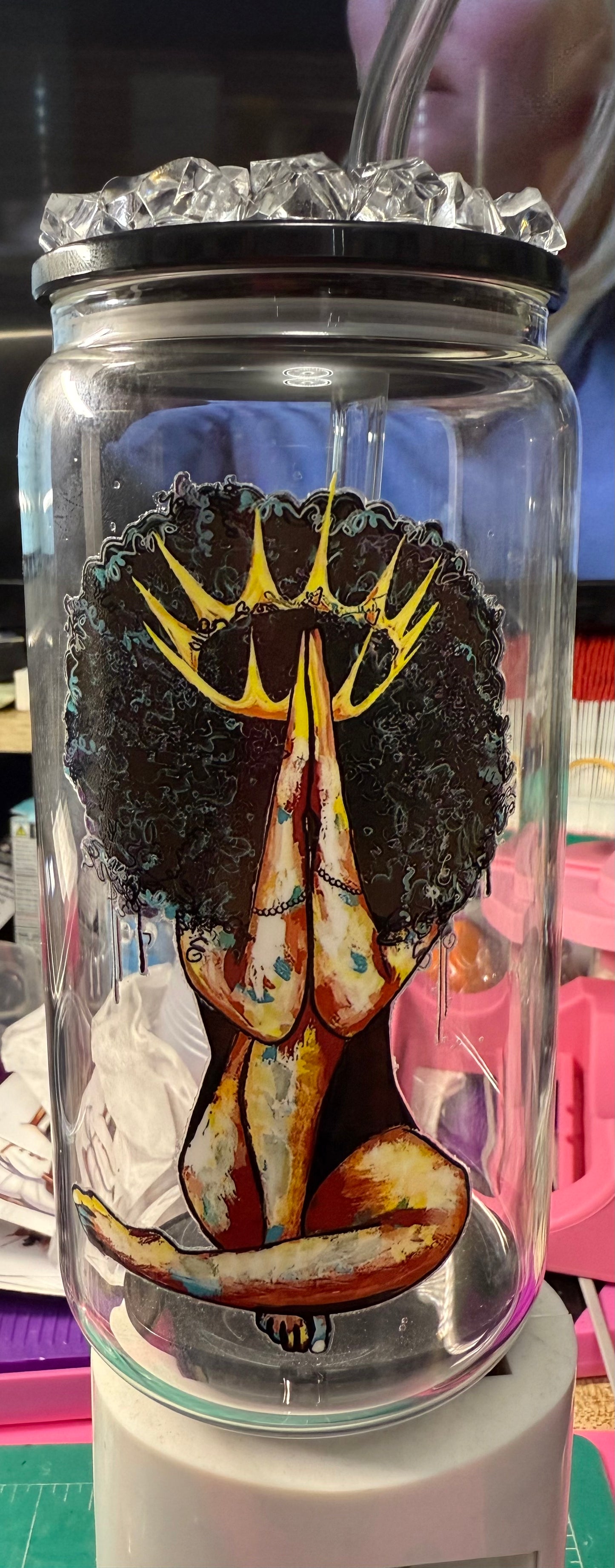 Crowned in Prayer 16 oz glass can